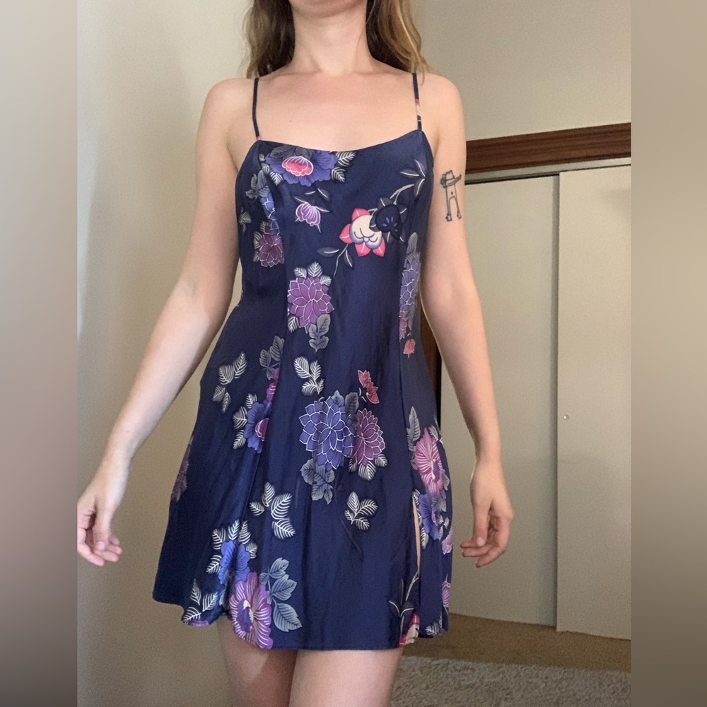 Vintage Victoria’s Secret 100% silk size small slip dress